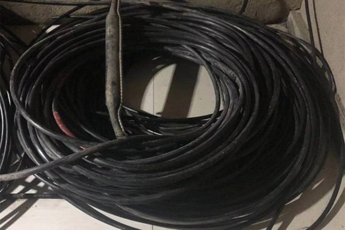 訊電纜被盜割，警方雷霆出擊抓獲犯罪嫌疑人 