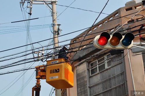 電力電纜的內屏蔽層與外屏蔽層各在什么部位？采用什么材料？有何作用？